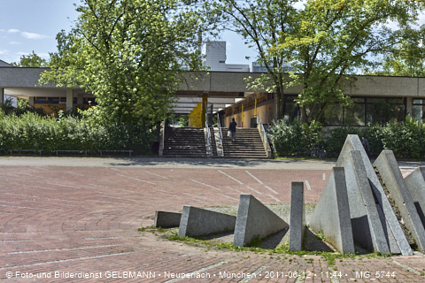 14.06.2011 - unsere Sonnenuhr im Plettzentrum ist heute, 2025, Geschichte