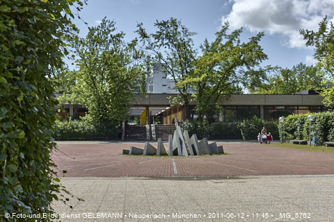 14.06.2011 - unsere Sonnenuhr im Plettzentrum ist heute, 2025, Geschichte