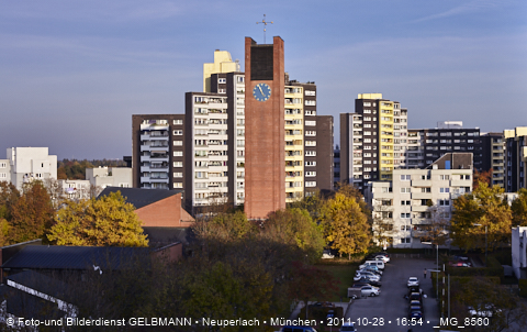 28.10.2011 - Marx-Zentrum und St.Monika in Neuperlach