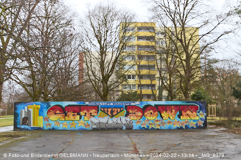 Graffiti_in_Neuperlach_in_der_Grünanalge_am_Karl-Marx-Ring__MG_8379.jpg