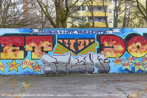 Graffiti_in_Neuperlach_in_der_Grünanalge_am_Karl-Marx-Ring__MG_8390.jpg