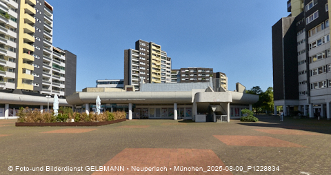 meine_burg_das_marx-zentrum_in_neuperlach_P1228834.jpg