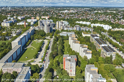 Karl-Marx-Ring-52-62_und_Marx-Zentrum_in_Neuperlach_in_München_DJI_0557.jpg