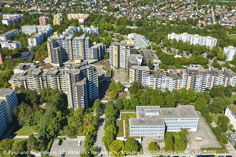 Karl-Marx-Ring-52-62_und_Marx-Zentrum_in_Neuperlach_in_München_DJI_0559.jpg
