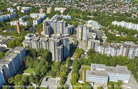 Karl-Marx-Ring-52-62_und_Marx-Zentrum_in_Neuperlach_in_München_DJI_0560.jpg
