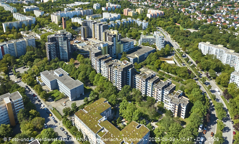 Karl-Marx-Ring-52-62_und_Marx-Zentrum_in_Neuperlach_in_München_DJI_0569.jpg