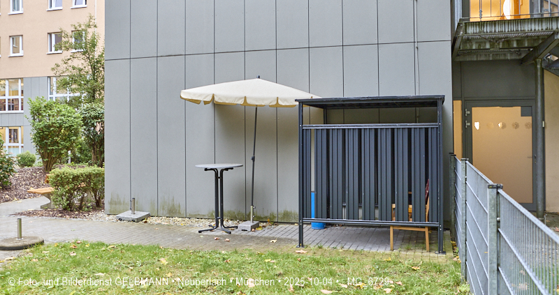 Rauchereck im Pflegeheim Phönig gegenüber Karl-Marx-Ring 52-62