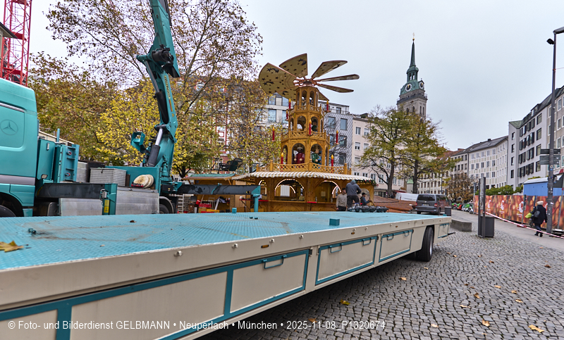 08.11.2025 - Weihnachtsmarktaufbau am Rinderbrunnen