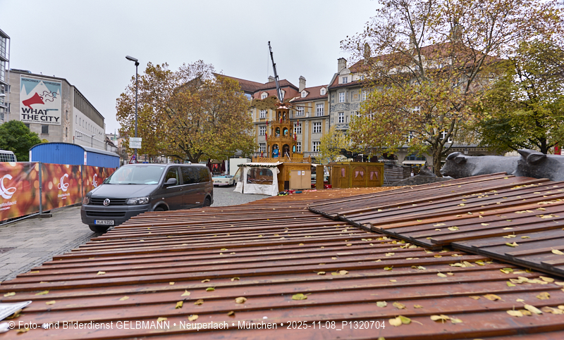 08.11.2025 - Weihnachtsmarktaufbau am Rinderbrunnen